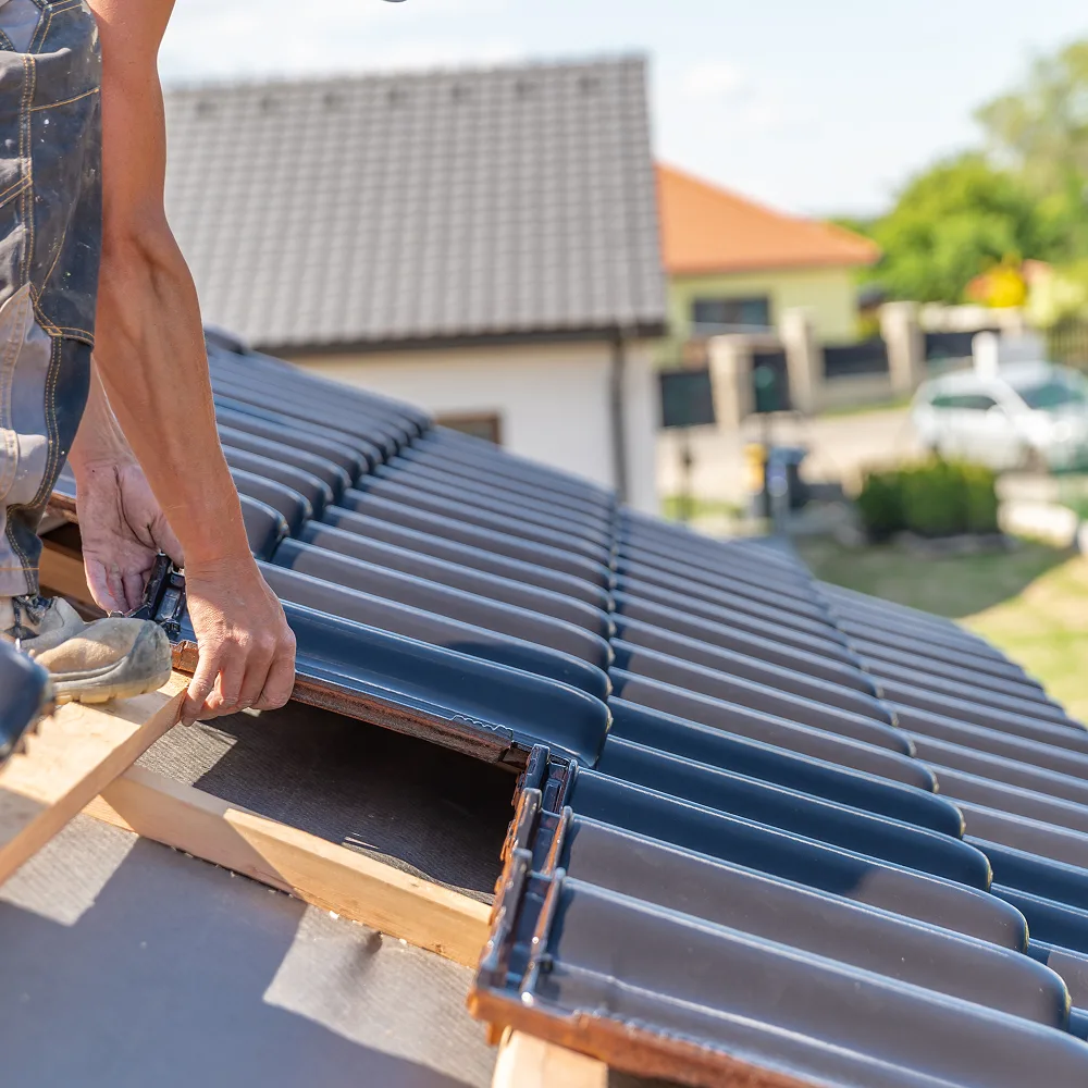 Démoussage de toiture : pourquoi et à quelle fréquence le faire à Jouarre