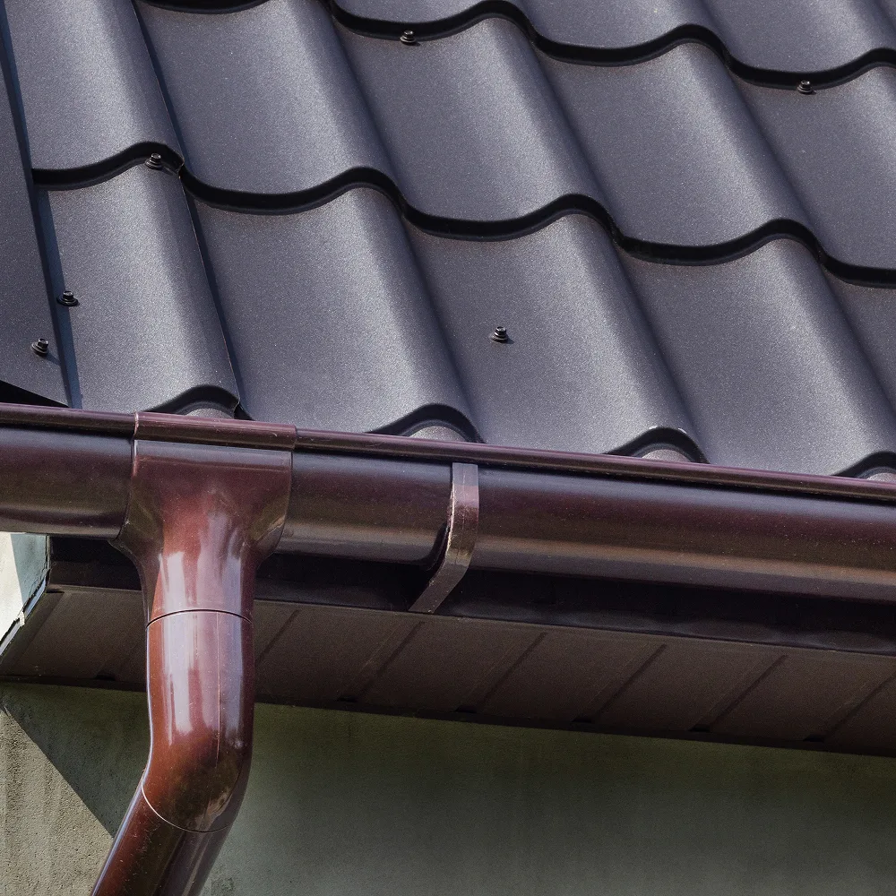 Zinc, cuivre ou aluminium : quel matériau choisir pour sa zinguerie à Doue ?